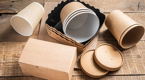 Kylmät juomapaperikupit: materiaalit, koot ja osto-opas